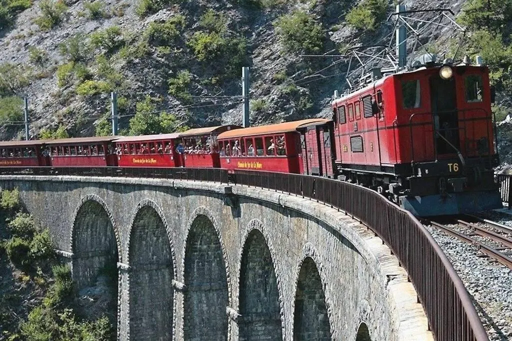 بيت للعطل Gite Au Printemps Japonais, Petit Train De La Mure, Parc Des Ecrins Pierre-Chatel