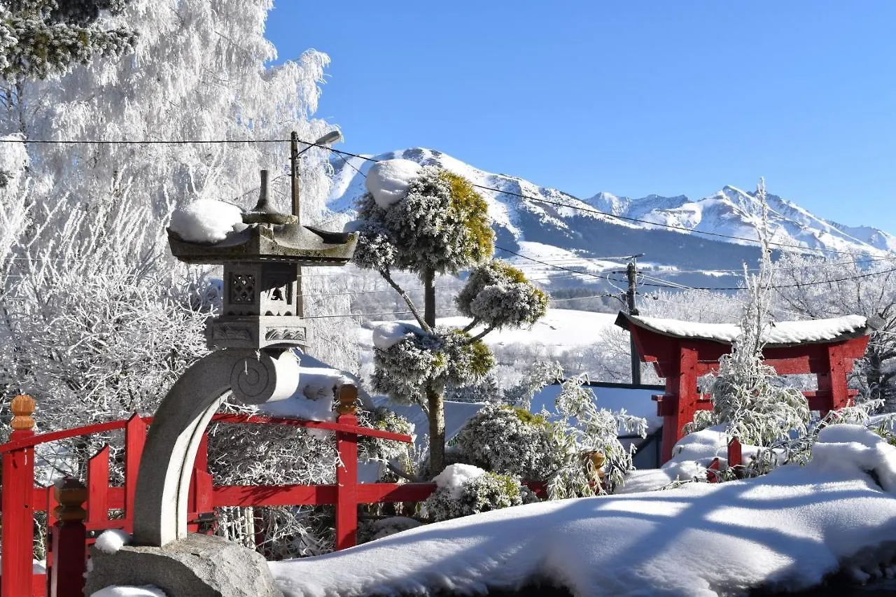 Gite Au Printemps Japonais, Petit Train De La Mure, Parc Des Ecrins Pierre-Chatel