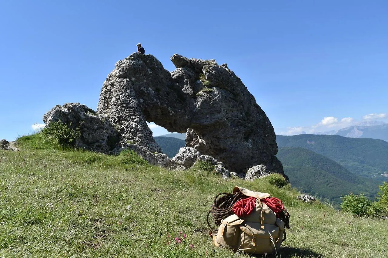 Gite Au Printemps Japonais, Petit Train De La Mure, Parc Des Ecrins Pierre-Chatel فرنسا